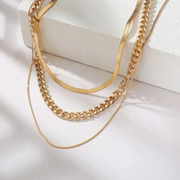 NEW 18K Gold Snake Chain Multi Layered Necklace - Picture 3 of 5